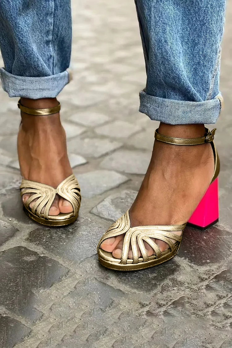 Sandalen met contrasterende hak