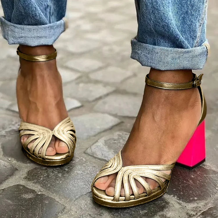 Sandalen met contrasterende hak