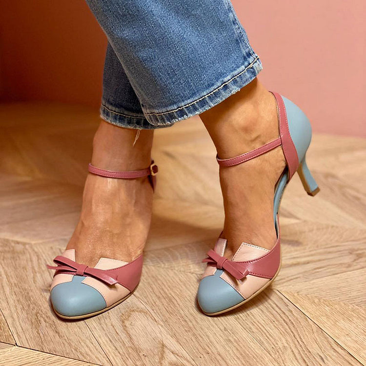 Pumps met enkelbandje en strikdetail