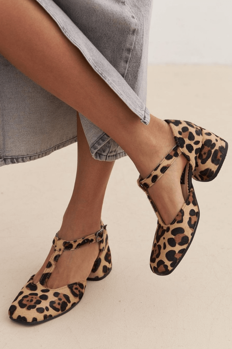 Schoenen met dierenprint en T-bandje