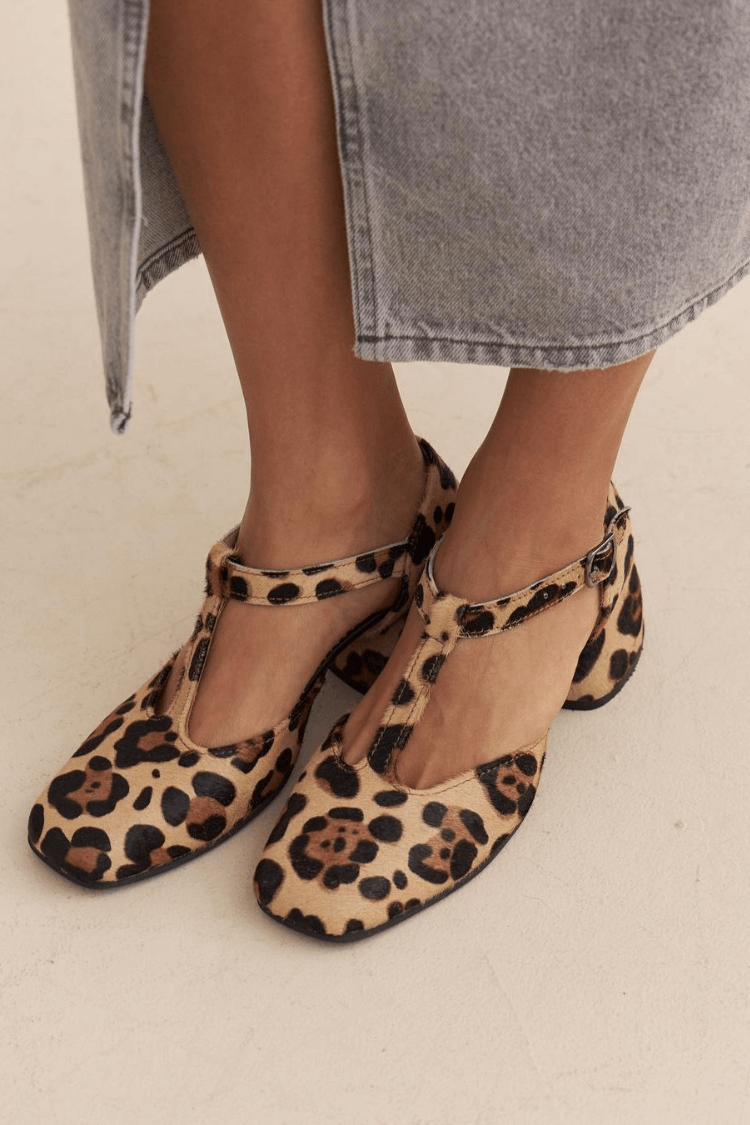 Schoenen met dierenprint en T-bandje