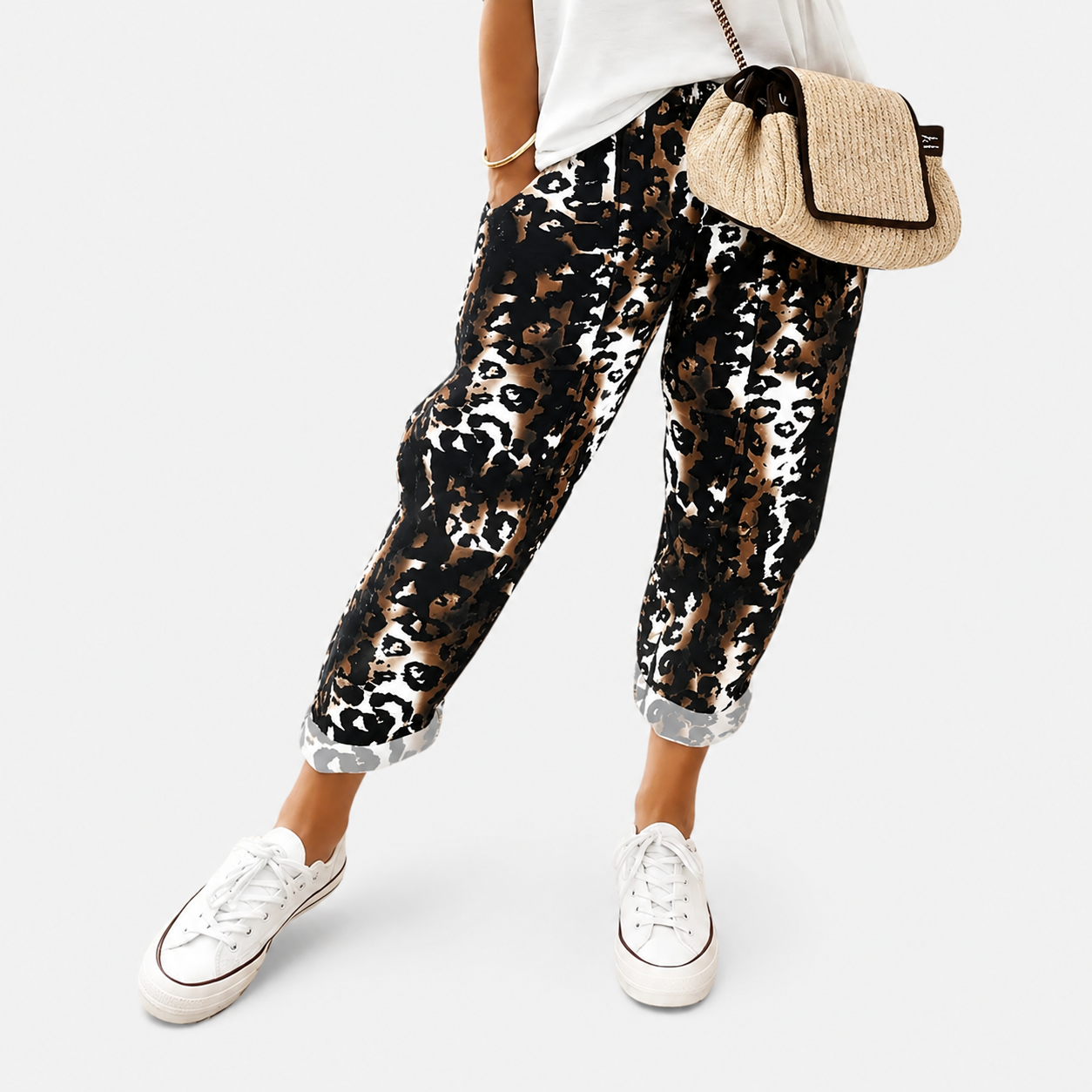 Comfortbroek met dierenprint in neutrale tinten