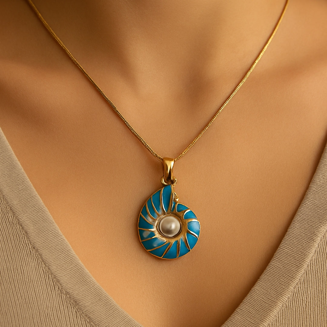 Ketting met blauwe schelpparel