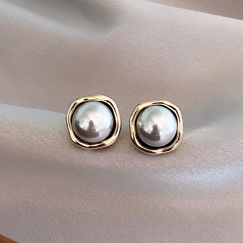 Elegante oorbellen met zwarte parel