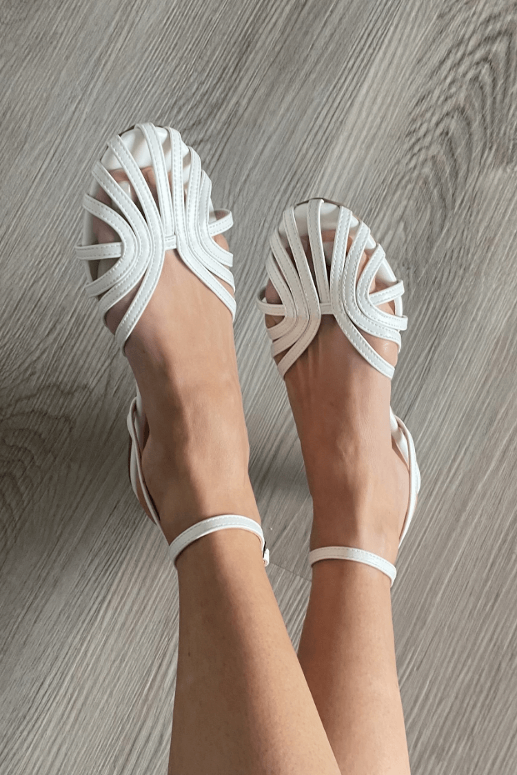 Vittoria gouden sandalen met sieraaddetail