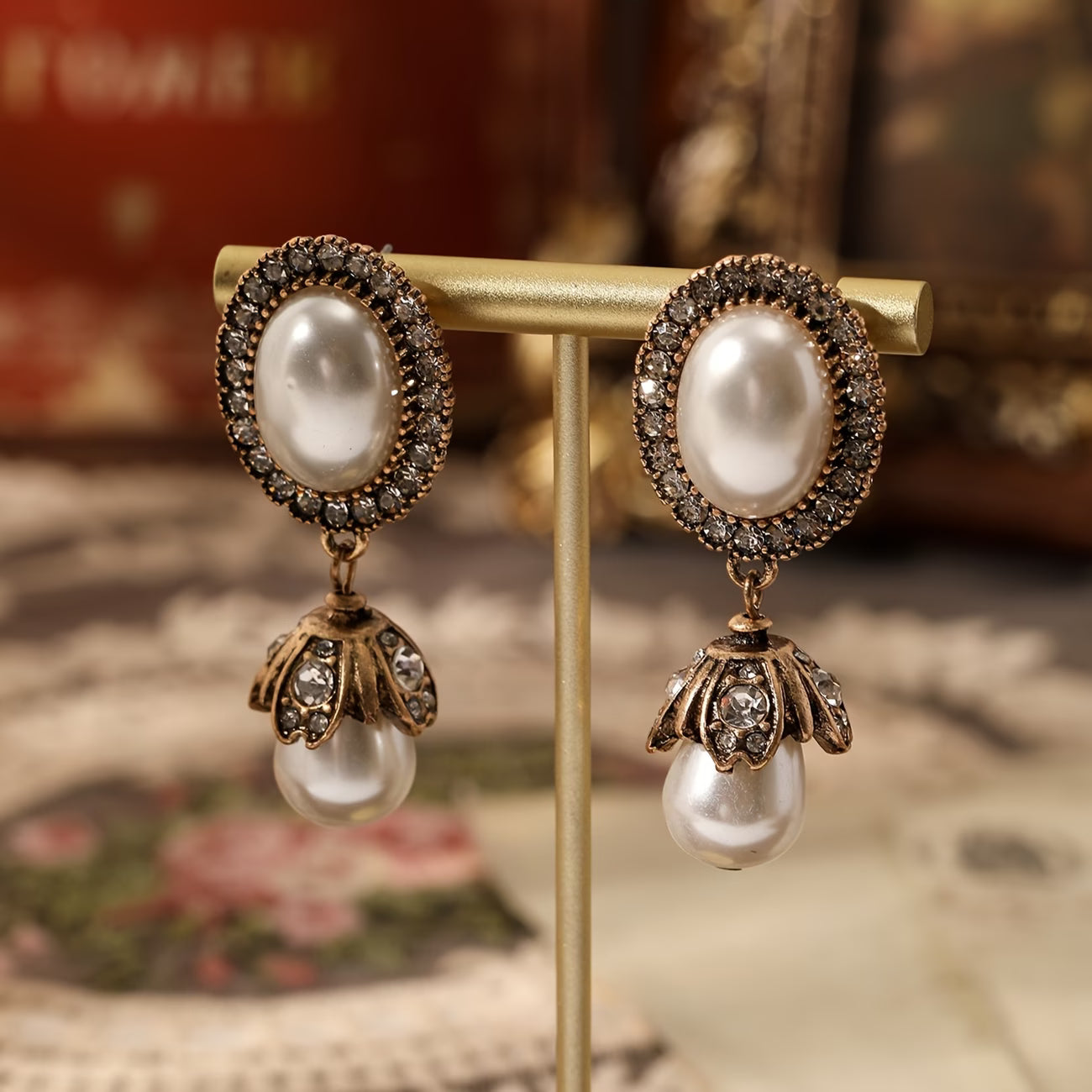 Hangende oorbellen met vintage parellijst