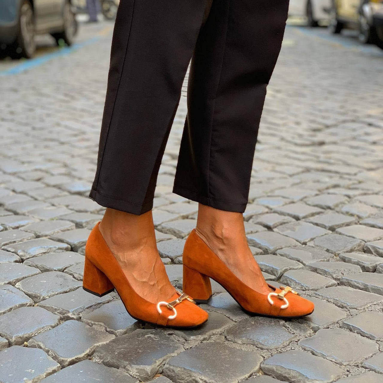 Elegante pumps met gouden detail
