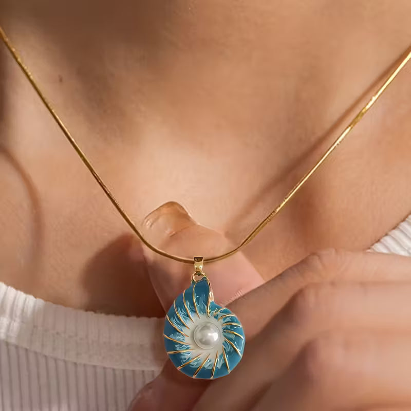 Ketting met schelpparel-hanger