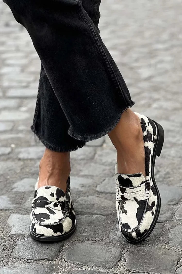 Jordana loafers met koeienprint zwart-wit