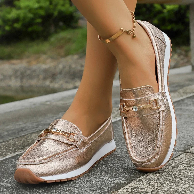 Suzy chique loafer-sneakers detail