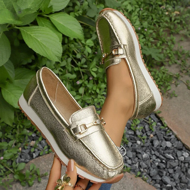 Suzy chique loafer-sneakers detail