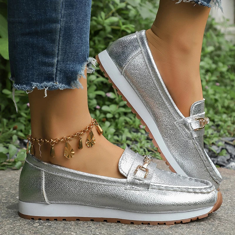 Suzy chique loafer-sneakers detail
