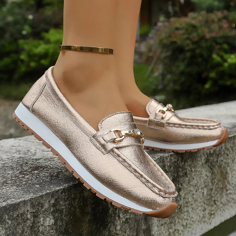 Suzy chique loafer-sneakers detail